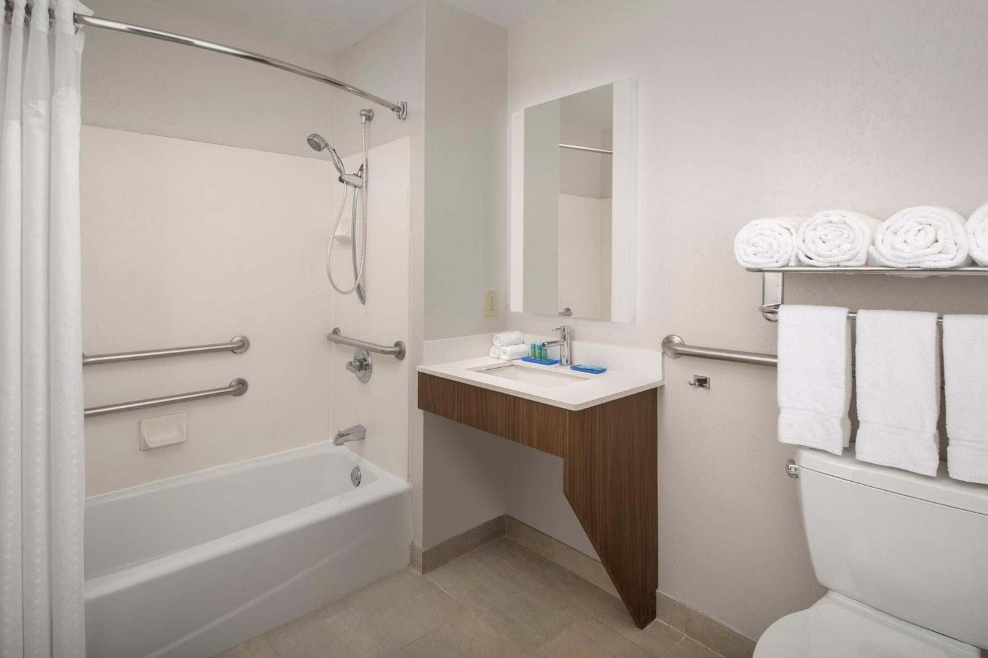 Holiday Inn Express San Antonio North Riverwalk Area By Ihg Exterior photo